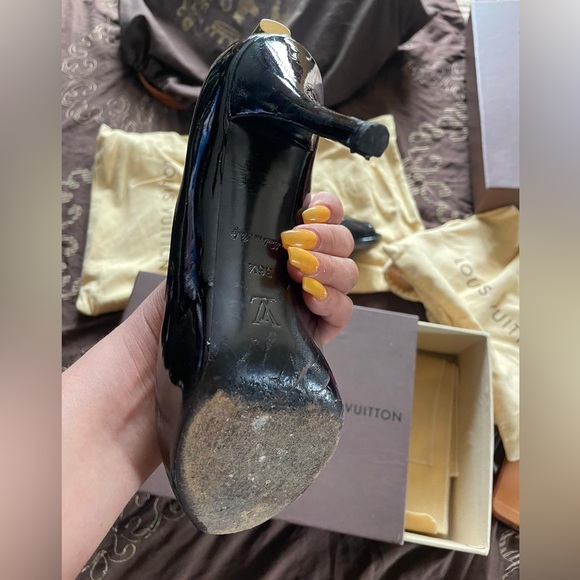 Louis Vuitton Lock pumps - Picture 4 of 5